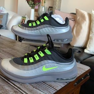 Nike Air Max Axis Big Kids' Shoes 5.5Y